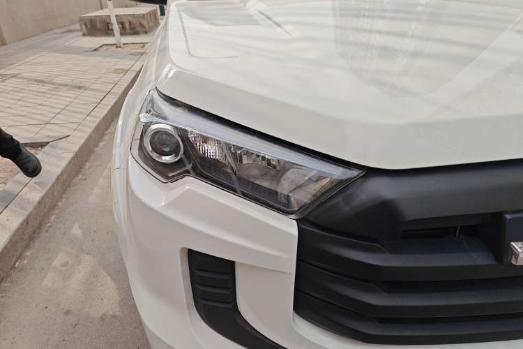 Used JMC Baodian 2023 2.5T Diesel Two-Wheel Drive Comfort Edition Standard Wheelbase JX4D25A6L Right Front Headlight