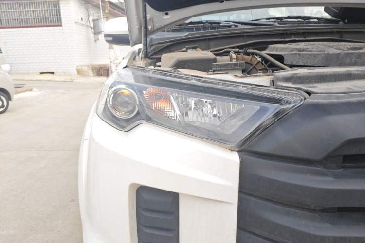 Used JMC Baodian 2023 1.8T Gasoline Two-Wheel Drive Luxury Edition Long Wheelbase JX4G18A6L Right Front Headlight