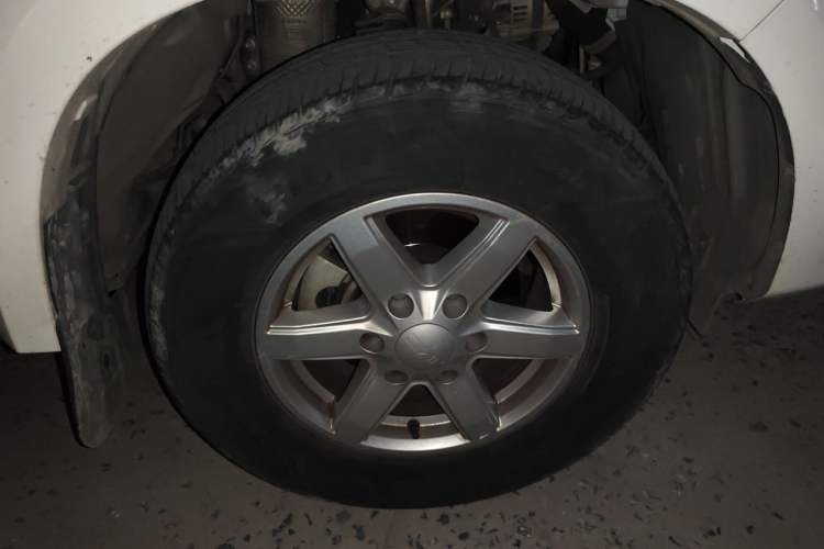 Used JMC Baodian 2023 2.5T Diesel Two-Wheel Drive Comfort Edition Standard Wheelbase JX4D25A6L Right Front Wheel Hub