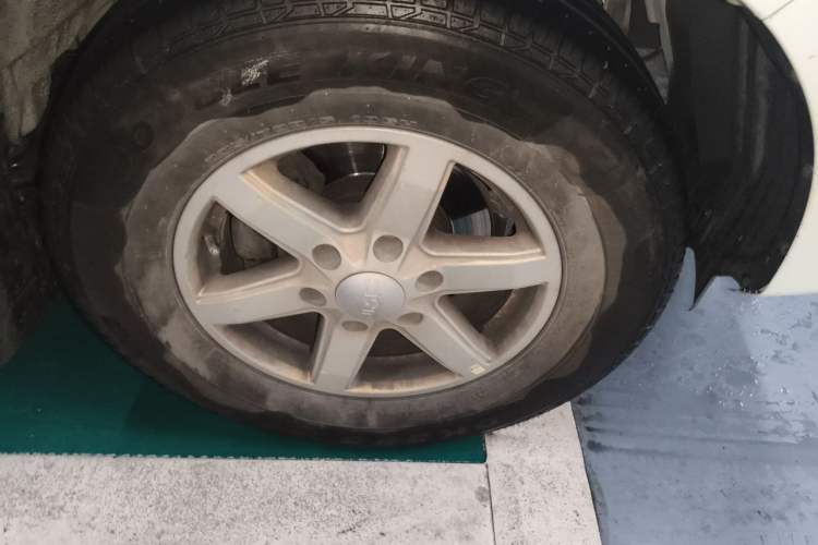 Used JMC Baodian 2023 2.5T Diesel Two-Wheel Drive Comfort Edition Standard Wheelbase JX4D25A6L Right Front Wheel Hub