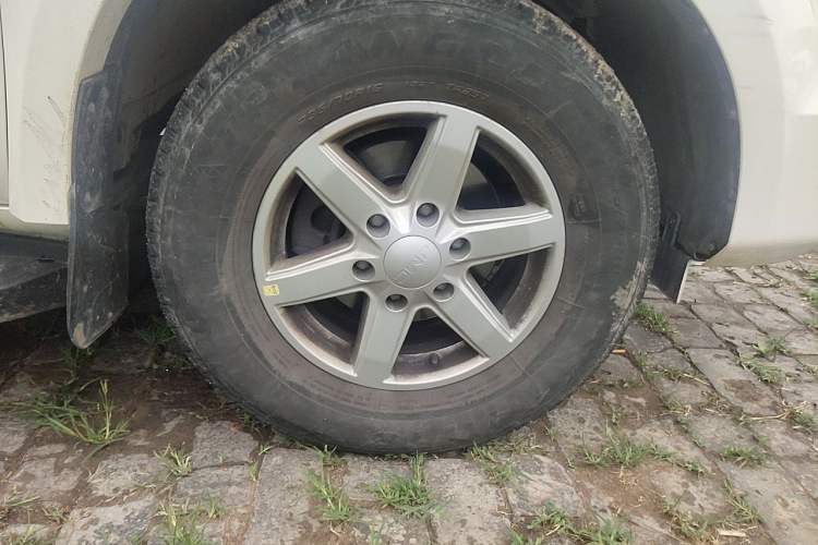 Used JMC Baodian 2023 1.8T Gasoline Two-Wheel Drive Comfort Edition Standard Wheelbase JX4G18A6L Right Front Wheel Hub