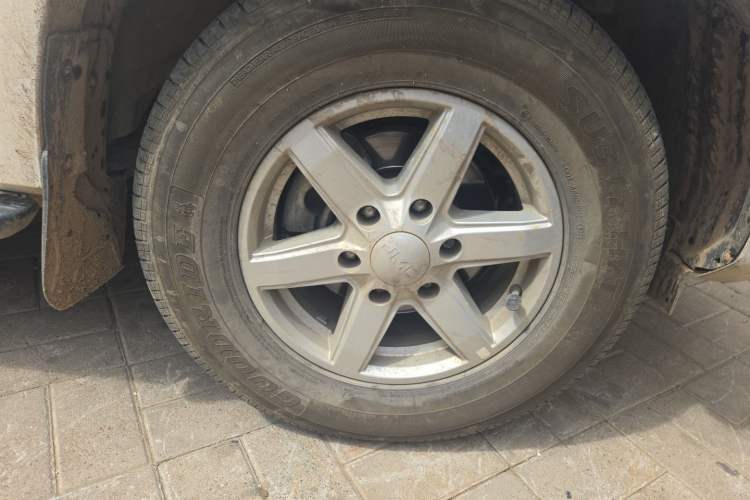 Used JMC Baodian 2023 2.5T Diesel 4x4 Comfort Edition Flat-Base Cargo Bed Long Wheelbase Model JX4D25A6L Right Front Wheel Hub