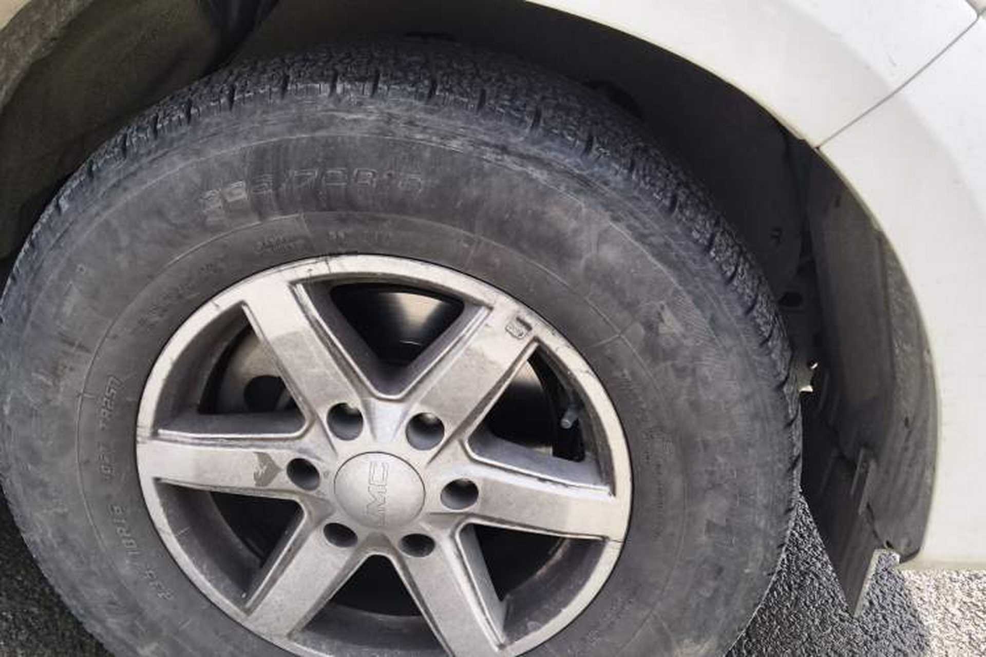 Used JMC Baodian 2023 2.5T Diesel Two-Wheel Drive Comfort Edition Flat-Base Cargo Bed Long Wheelbase JX4D25A6L Right Front Wheel Hub