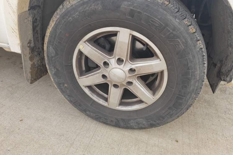 Used JMC Baodian 2023 1.8T Gasoline Two-Wheel Drive Luxury Edition Long Wheelbase JX4G18A6L Right Front Wheel Hub