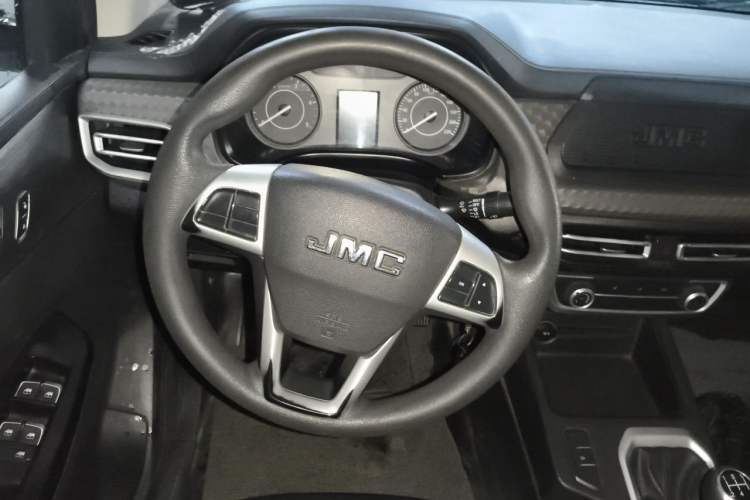 Used JMC Baodian 2023 2.5T Diesel Two-Wheel Drive Comfort Edition Standard Wheelbase JX4D25A6L Steering Wheel