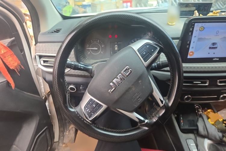 Used JMC Baodian 2023 2.5T Diesel 4x4 Comfort Edition Flat-Base Cargo Bed Long Wheelbase Model JX4D25A6L Steering Wheel