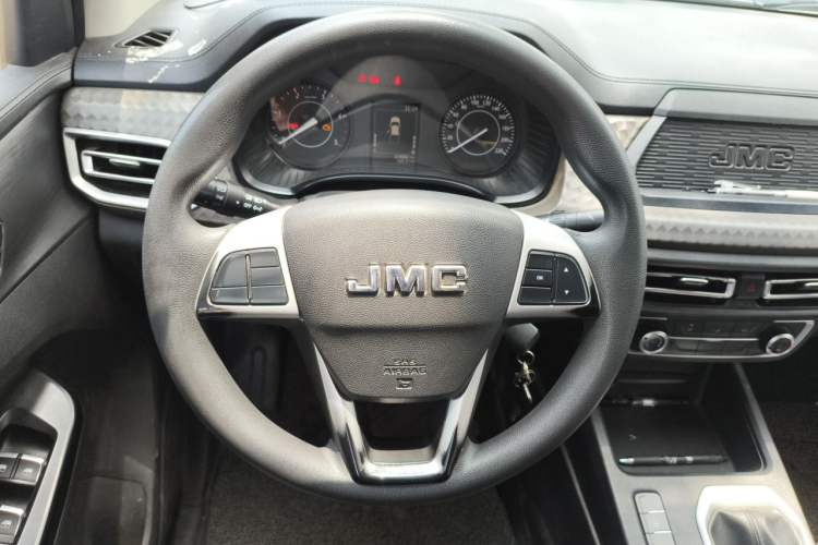 Used JMC Baodian 2023 2.5T Diesel Two-Wheel Drive Comfort Edition Standard Wheelbase JX4D25A6L Steering Wheel
