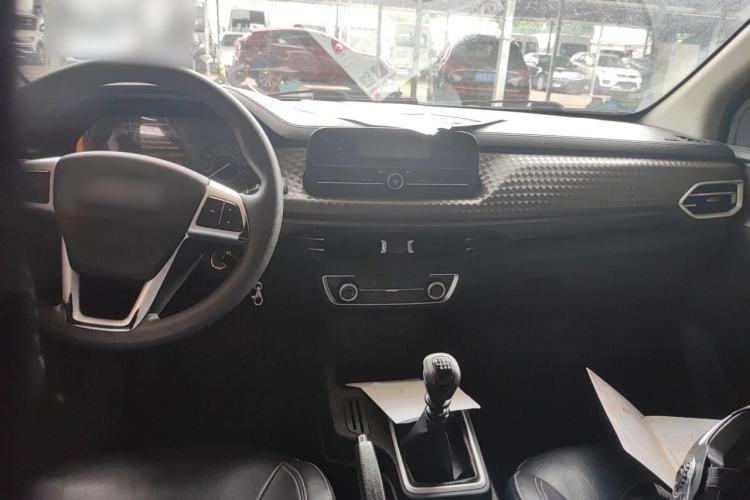 Used JMC Baodian 2023 1.8T Gasoline Two-Wheel Drive Comfort Edition Standard Wheelbase JX4G18A6L Center Console