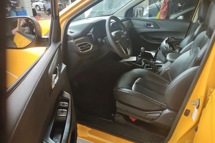 Used JMC Baodian 2023 1.8T Gasoline Two-Wheel Drive Comfort Edition Standard Wheelbase JX4G18A6L Driver Seat