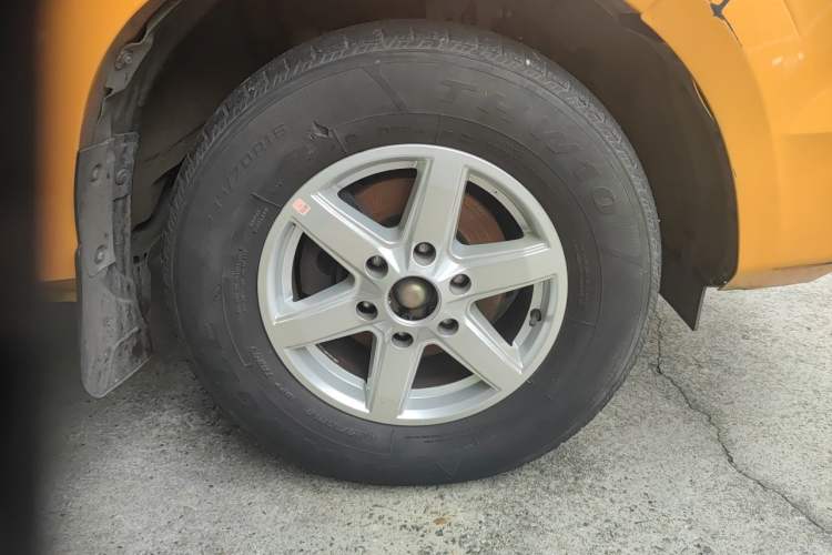 Used JMC Baodian 2023 1.8T Gasoline Two-Wheel Drive Comfort Edition Standard Wheelbase JX4G18A6L Right Front Wheel Hub