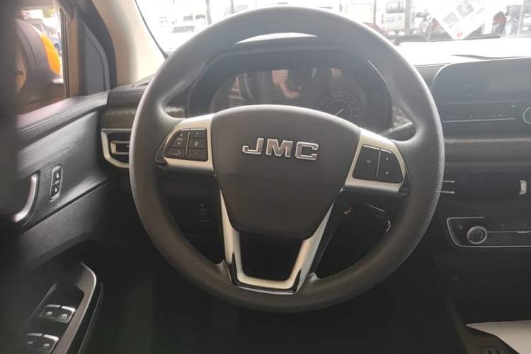 Used JMC Baodian 2023 1.8T Gasoline Two-Wheel Drive Comfort Edition Standard Wheelbase JX4G18A6L Steering Wheel