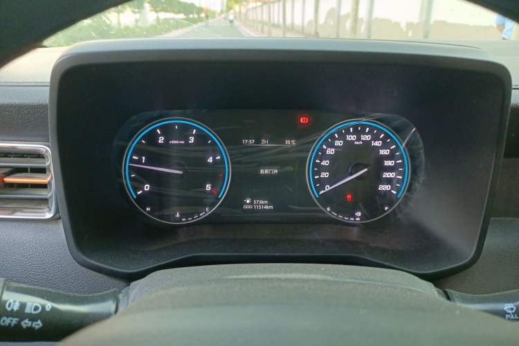 Used JMC Baodian 2026 Model 2.5T Manual Four-Wheel-Drive Diesel Long-Wheelbase Flatbed Cargo Box Prestige Edition Instrument Cluster
