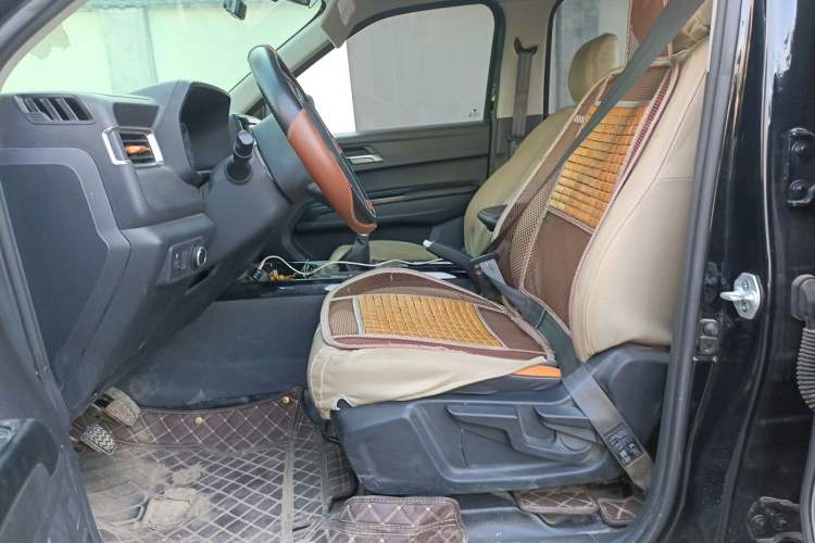 Used JMC Baodian 2026 Model 2.5T Manual Four-Wheel-Drive Diesel Long-Wheelbase Flatbed Cargo Box Prestige Edition Left Front Seat