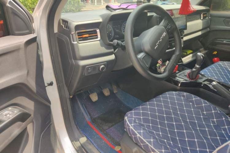 Used JMC Baodian 2025 2.5T Manual Diesel 4x4 Long Wheelbase Flat-Base Cargo Bed Driver Seat