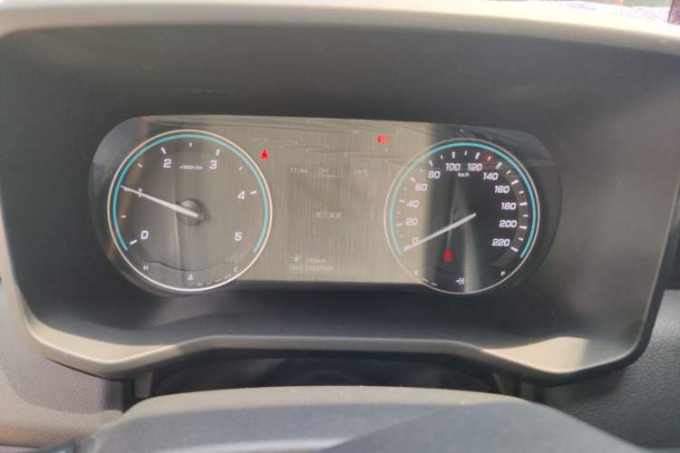 Used JMC Baodian 2025 2.5T Manual Diesel 4x4 Long Wheelbase Flat-Base Cargo Bed Instrument Cluster