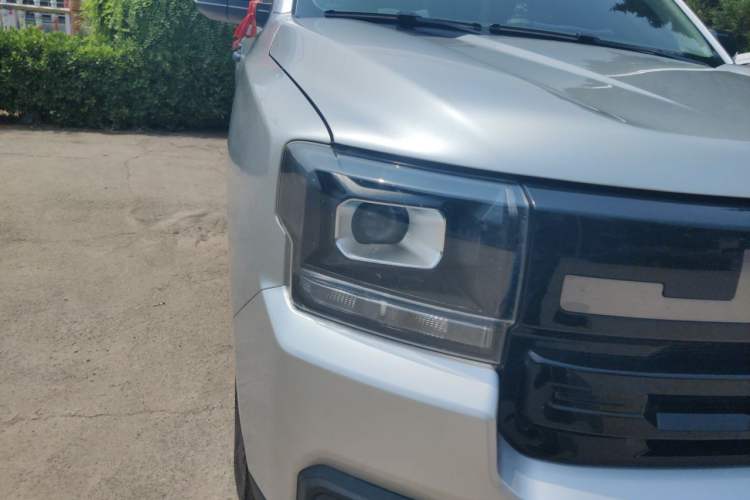 Used JMC Baodian 2025 2.5T Manual Diesel 4x4 Long Wheelbase Flat-Base Cargo Bed Right Front Headlight