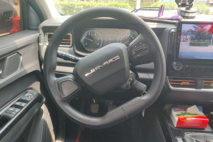 Used JMC Baodian 2025 2.5T Manual Diesel 4x4 Long Wheelbase Flat-Base Cargo Bed Steering Wheel