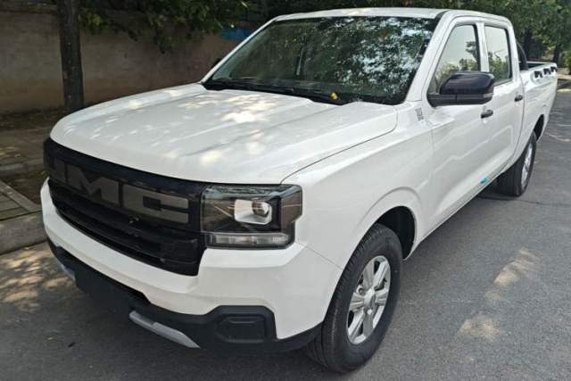 Ojetý JMC Baodian 2025 2.5T Manual Diesel 4x4 Long Wheelbase Flat-Base Cargo Bed
