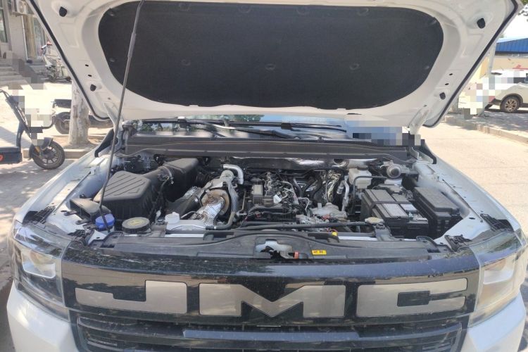 Used JMC Baodian 2025 2.5T Manual Diesel Two-Wheel Drive Long Wheelbase Engine Bay
