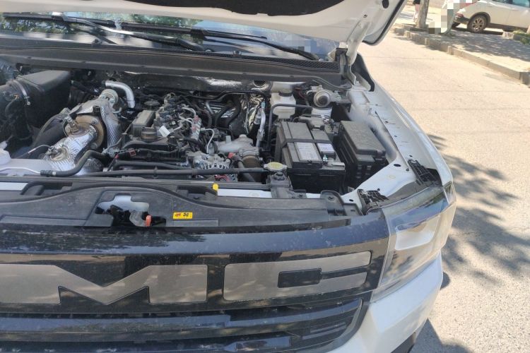 Used JMC Baodian 2025 2.5T Manual Diesel Two-Wheel Drive Long Wheelbase Engine Bay Left