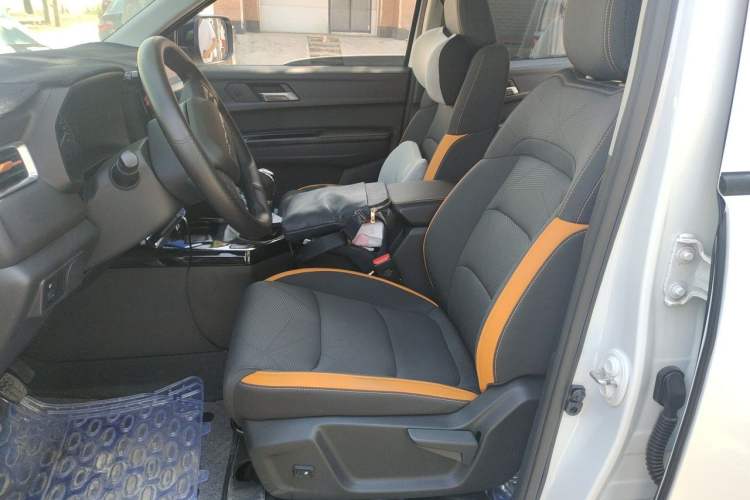 Used JMC Baodian 2025 2.5T Manual Diesel Two-Wheel Drive Long Wheelbase Left Front Seat