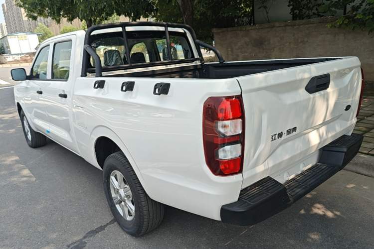 Used JMC Baodian 2025 2.5T Manual Diesel 4x4 Long Wheelbase Flat-Base Cargo Bed Rear Left 45 Deg