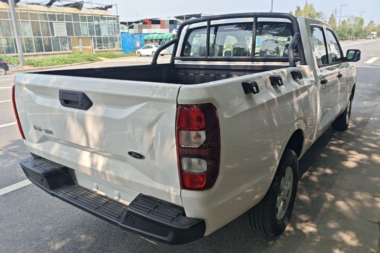 Used JMC Baodian 2025 2.5T Manual Diesel 4x4 Long Wheelbase Flat-Base Cargo Bed Rear Right 45 Deg