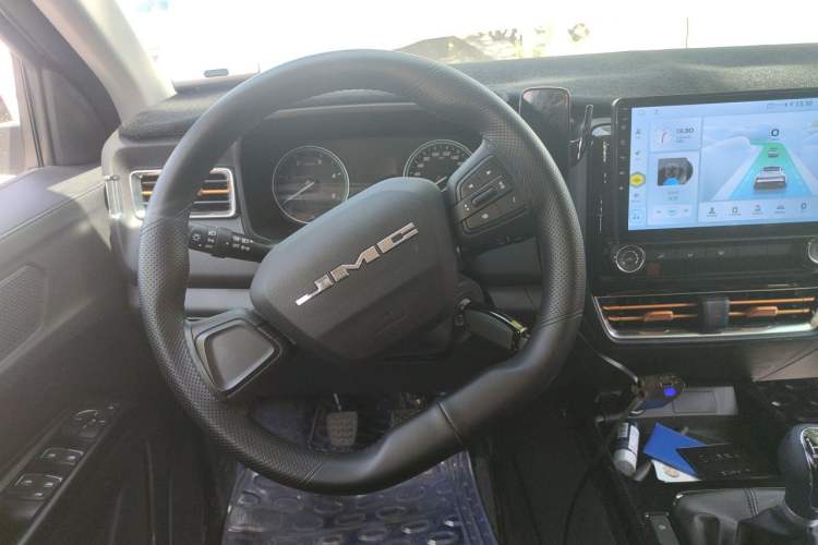 Used JMC Baodian 2025 2.5T Manual Diesel Two-Wheel Drive Long Wheelbase Steering Wheel