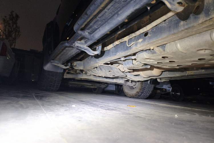 Used JMC DaDao 2023 Pursuer 2.3T Diesel Automatic 4x4 Standard-Wheel Prestige Model Left Side Sill