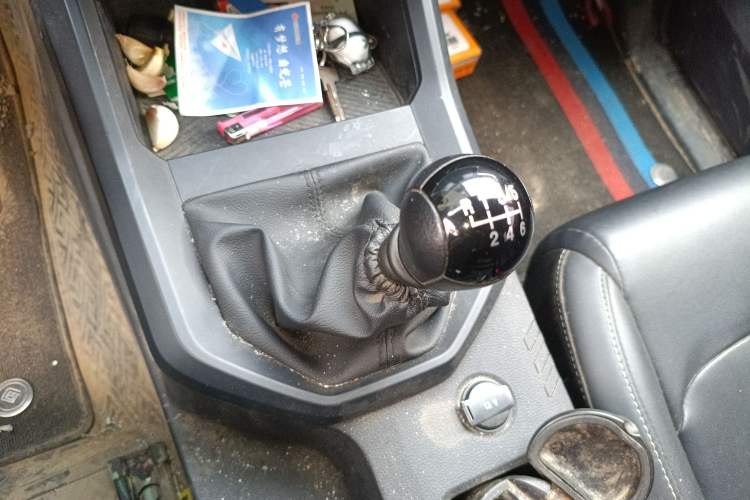 Used JMC DaDao 2023 All-Purpose 2.3T Diesel Manual Two-Wheel Drive Standard-Wheelbase Comfort Edition Gear Lever
