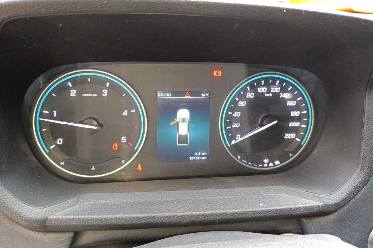 Used JMC DaDao 2023 All-Purpose 2.3T Diesel Manual Two-Wheel Drive Standard-Wheelbase Comfort Edition Instrument Cluster