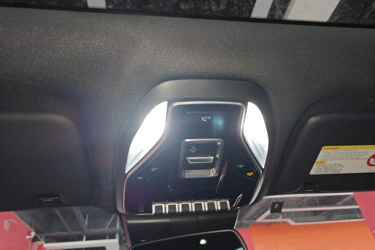 Used JMC DaDao 2023 Fly-Jiang 2.3T Gasoline Automatic 4x4 Boundaryless Model Headliner