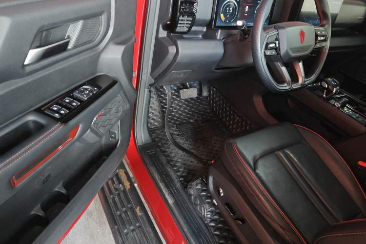 Used JMC DaDao 2023 Fly-Jiang 2.3T Gasoline Automatic 4x4 Boundaryless Model Interior 3