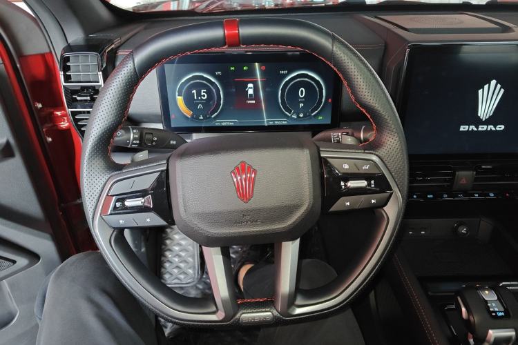 Used JMC DaDao 2023 Fly-Jiang 2.3T Gasoline Automatic 4x4 Boundaryless Model Steering Wheel