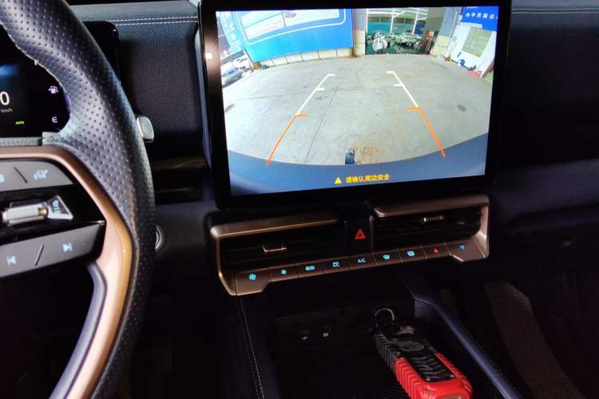 Used JMC DaDao 2023 Chasing Light 2.3T Diesel Automatic 4x4 Standard-Wheel Enjoyment Model Audio And AC Panel