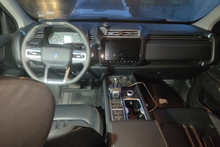 Used JMC DaDao 2023 All-Purpose Model 2.3T Diesel Automatic 4x4 Standard-Wheel Comfort Edition Center Console