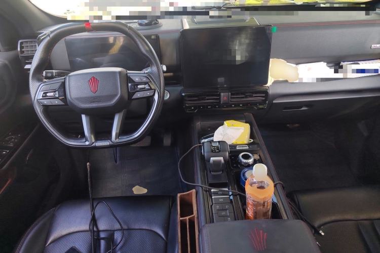 Used JMC DaDao 2023 Fly-Jiang 2.3T Gasoline Automatic 4x4 Boundaryless Model Center Console