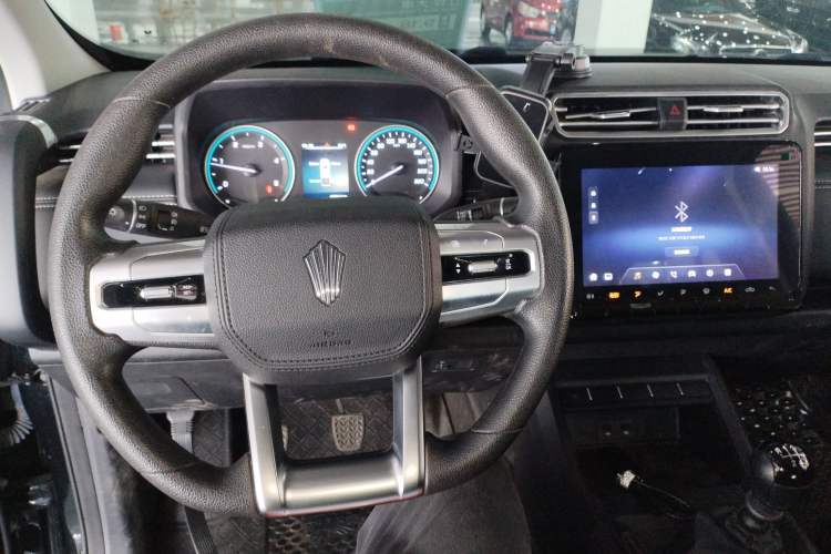 Used JMC DaDao 2023 All-Purpose 2.3T Diesel Manual Two-Wheel Drive Long-Wheelbase Comfort Edition Center Console