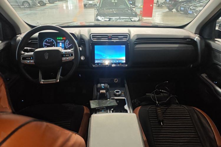 Used JMC DaDao 2023 All-Win 2.3T Diesel Automatic 4x4 Long-Wheelbase Comfort Edition Center Console