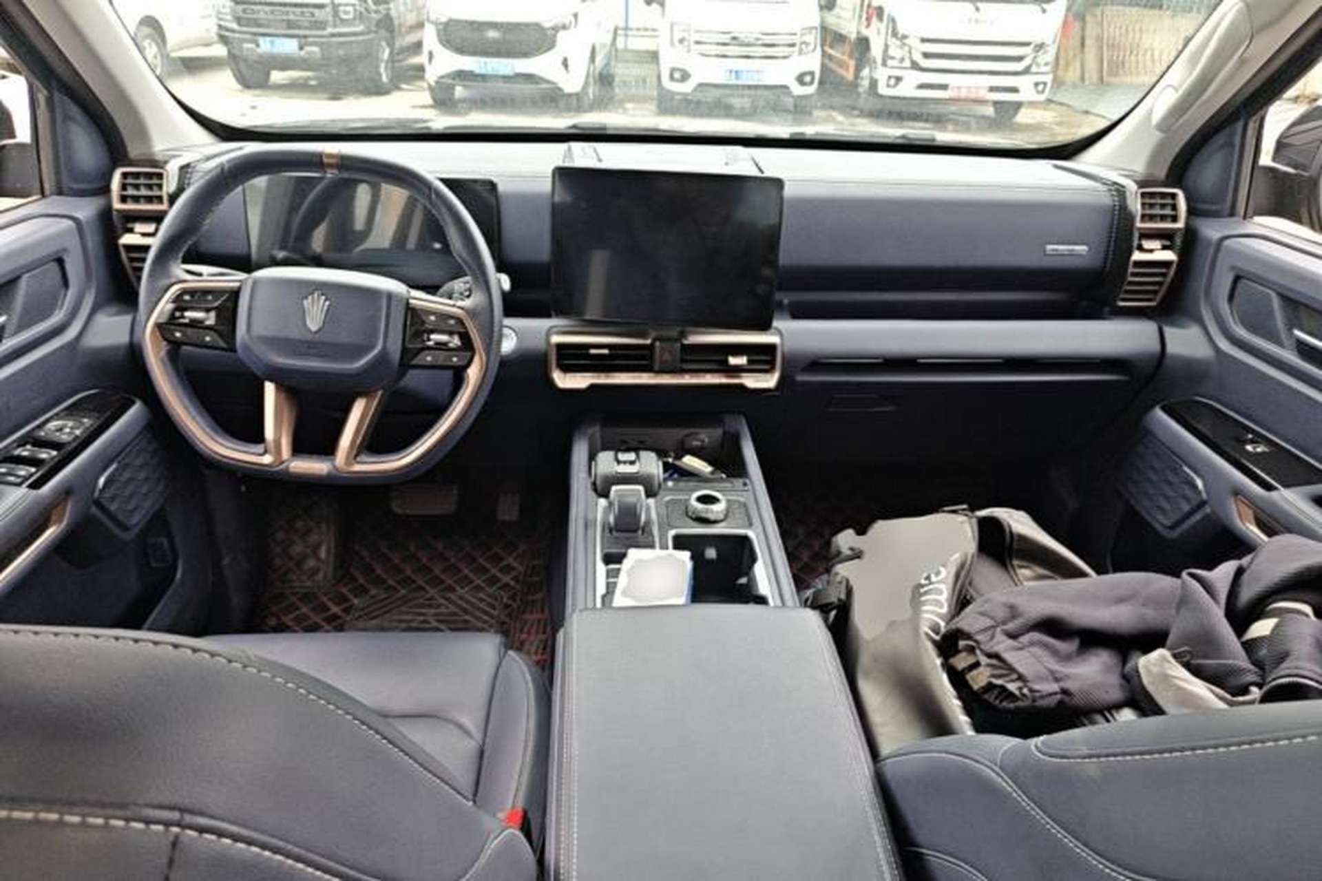 Used JMC DaDao 2023 Pursuer 2.3T Diesel Automatic 4x4 Standard-Wheel Supreme Edition Center Console