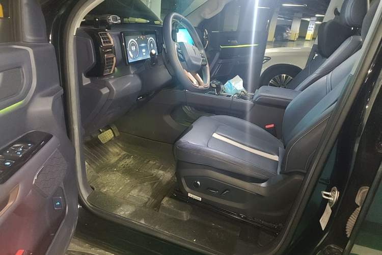 Used JMC DaDao 2023 Pursuer 2.3T Diesel Automatic 4x4 Standard-Wheel Supreme Edition Driver Seat