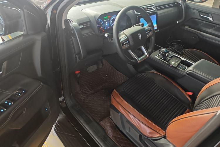 Used JMC DaDao 2023 All-Win 2.3T Diesel Automatic 4x4 Long-Wheelbase Comfort Edition Driver Seat