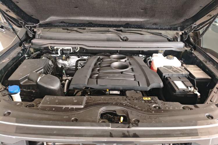 Used JMC DaDao 2023 Fly King 2.3T Gasoline Automatic 4x4 Extreme Edition Engine Bay