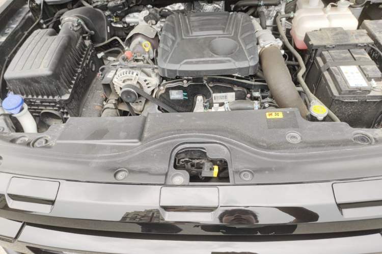 Used JMC DaDao 2023 Fly-Jiang 2.3T Diesel Automatic 4x4 Boundaryless Model Engine Bay
