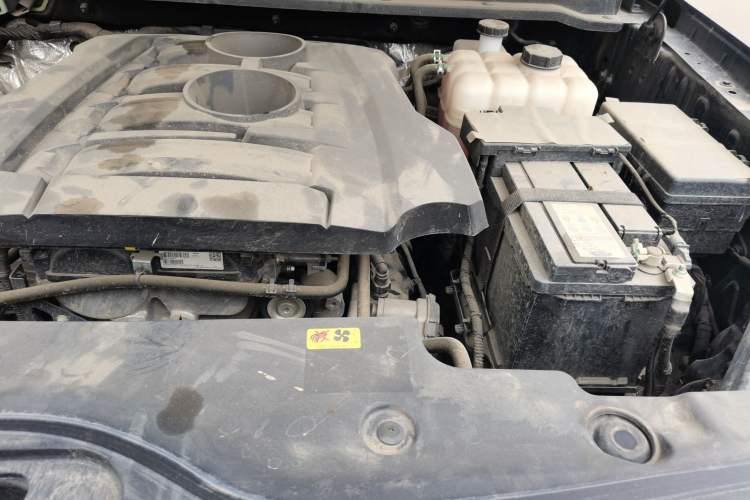 Used JMC DaDao 2023 Fly-Jiang 2.3T Gasoline Automatic 4x4 Boundaryless Model Engine Bay Left
