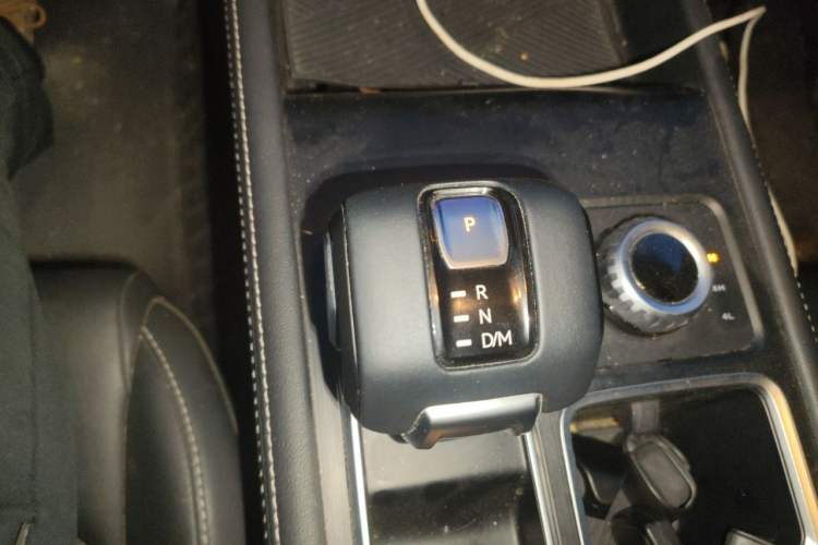 Used JMC DaDao 2023 All-Purpose Model 2.3T Diesel Automatic 4x4 Standard-Wheel Comfort Edition Gear Lever