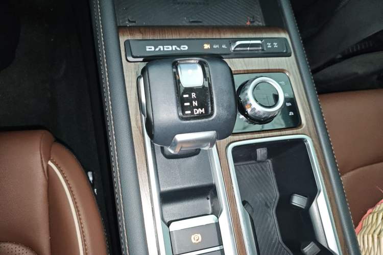 Used JMC DaDao 2023 Fly King 2.3T Gasoline Automatic 4x4 Extreme Edition Gear Lever