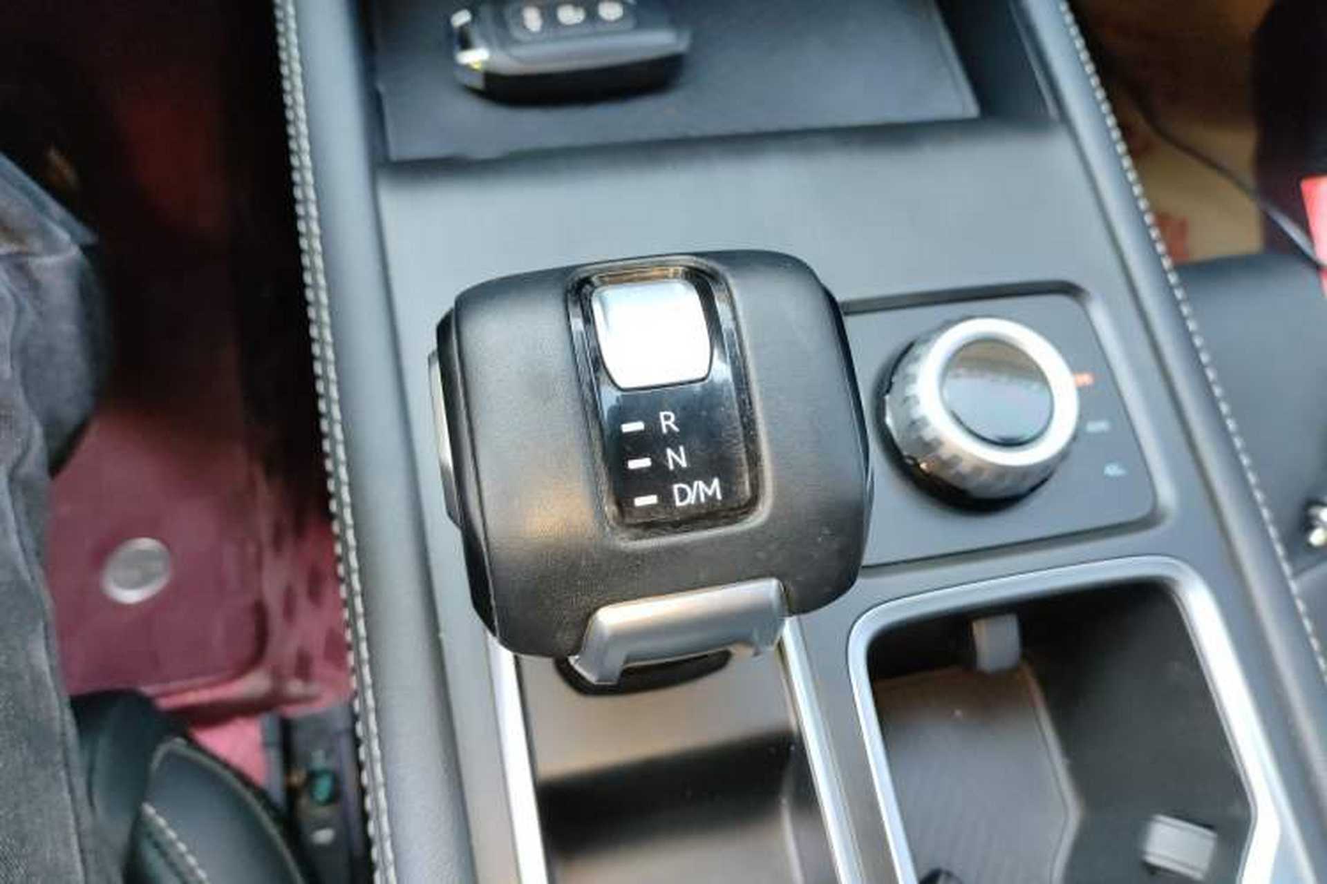 Used JMC DaDao 2023 All-Win 2.3T Diesel Automatic 4x4 Long-Wheelbase Comfort Edition Gear Lever