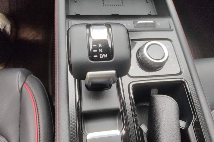Used JMC DaDao 2023 Fly-Jiang 2.3T Diesel Automatic 4x4 Boundaryless Model Gear Lever