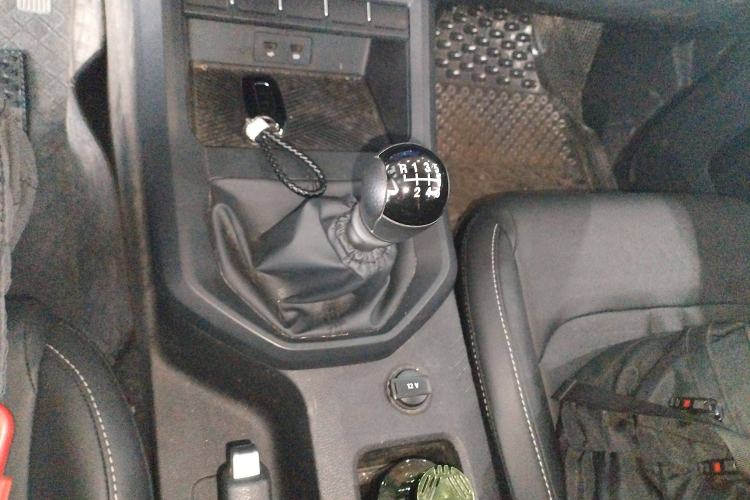 Used JMC DaDao 2023 All-Purpose 2.3T Diesel Manual Two-Wheel Drive Long-Wheelbase Comfort Edition Gear Lever